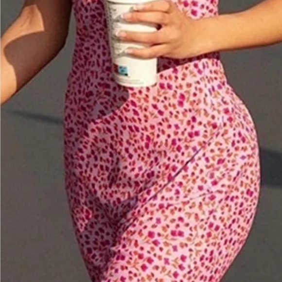 New with tags-Floral vacation midi dress - Picture 3 of 8